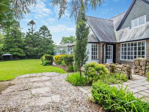 Anglesey Coastal Holiday Villa with Hot Tub